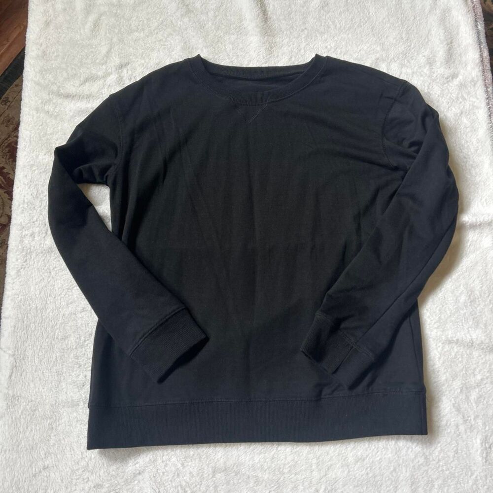 Black long sleeve crewneck sweatshirt women's medium excellent used condition